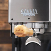 Portafiltro Gaggia 58mm con Mango de Madera - Cafe Barocco Chile